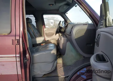 2000 Dodge Ram Van 1500 Conversion z USA, uszkodzony, nr VIN 2B6HB11Y4YK172120